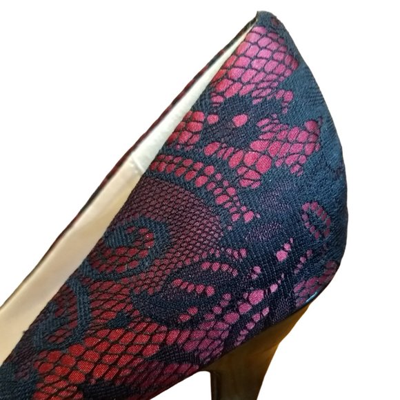 Cause & Effect Lace Satin High Heel Shoes, Size 8 - Picture 3 of 12